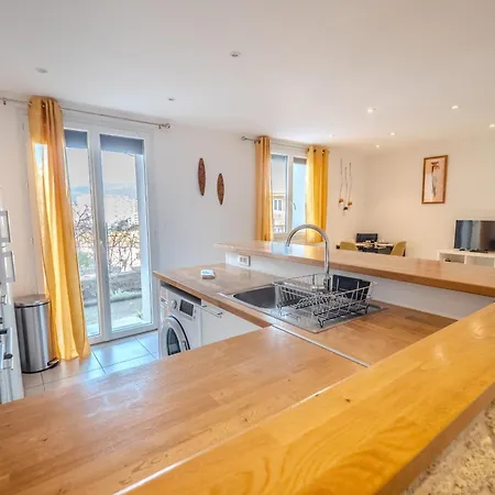 Lisa - Spacious Terrace Ground Floor - By Tgb *