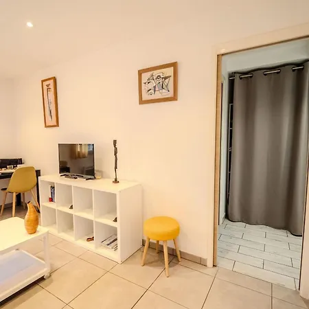 Lisa - Spacious Terrace Ground Floor - By Tgb