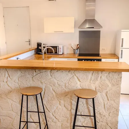 Lisa - Spacious Terrace Ground Floor - By Tgb Apartment