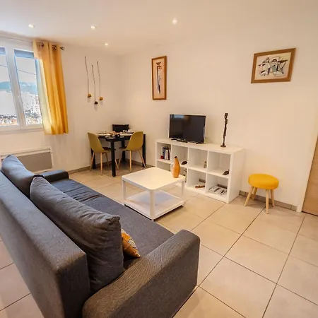 Lisa - Spacious Terrace Ground Floor - By Tgb Apartment *