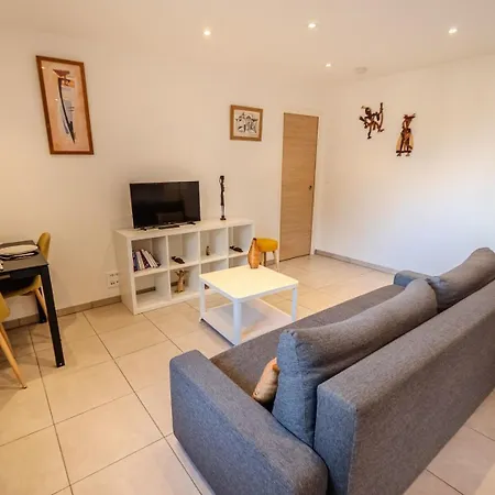 Lisa - Spacious Terrace Ground Floor - By Tgb *