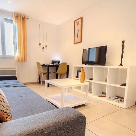 Lisa - Spacious Terrace Ground Floor - By Tgb
