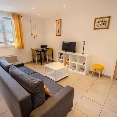 Lisa - Spacious Terrace Ground Floor - By Tgb *