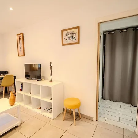 Apartman Lisa - Spacious Terrace Ground Floor - By Tgb *