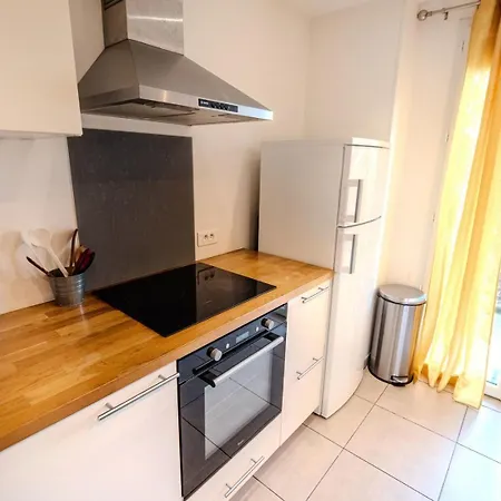 Apartman Lisa - Spacious Terrace Ground Floor - By Tgb *