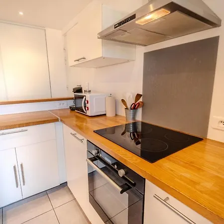 Lisa - Spacious Terrace Ground Floor - By Tgb Apartman