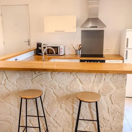 Lisa - Spacious Terrace Ground Floor - By Tgb