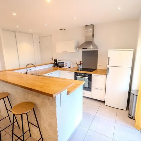 Apartman Lisa - Spacious Terrace Ground Floor - By Tgb