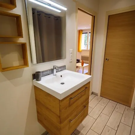 Apartman Lisa - Spacious Terrace Ground Floor - By Tgb *