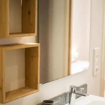 Apartman Lisa - Spacious Terrace Ground Floor - By Tgb *