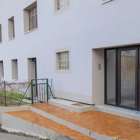 Apartman Lisa - Spacious Terrace Ground Floor - By Tgb