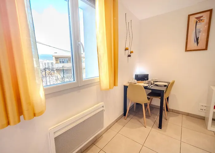 Lisa - Spacious Terrace Ground Floor - By Tgb