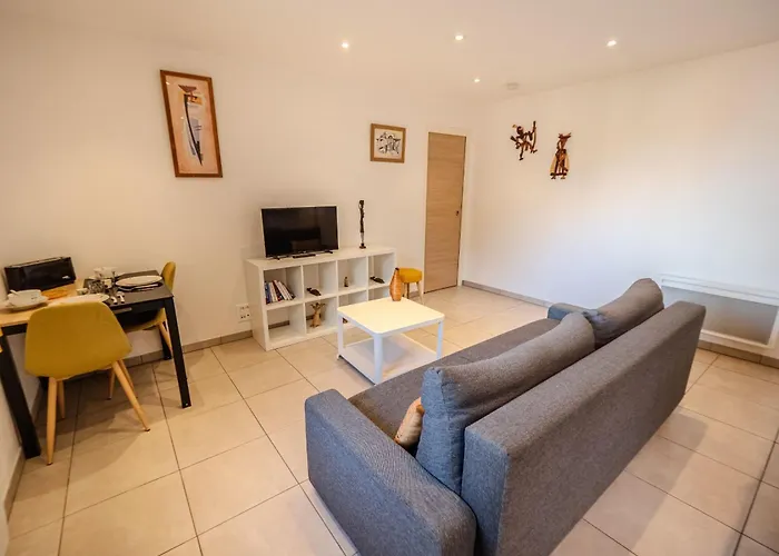 Lisa - Spacious Terrace Ground Floor - By Tgb Apartment