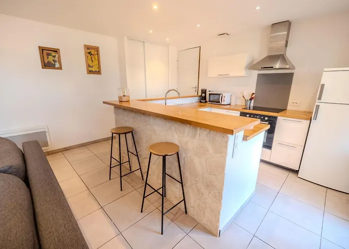 Lisa - Spacious Terrace Ground Floor - By Tgb Apartment