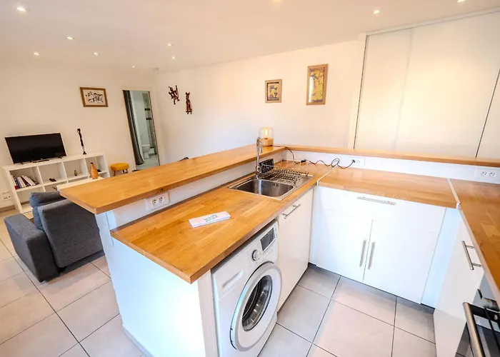 Apartment Lisa - Spacious Terrace Ground Floor - By Tgb